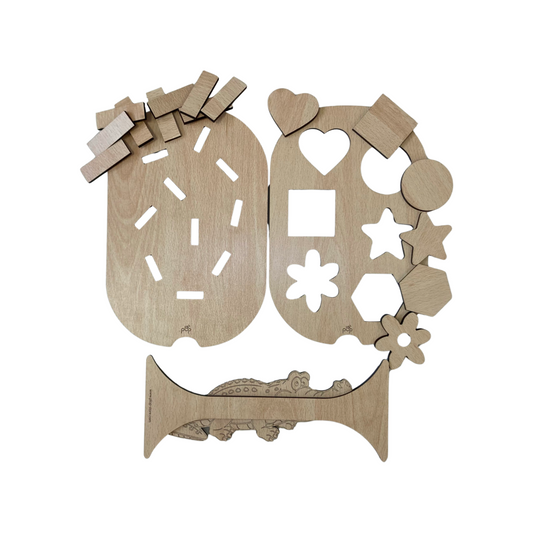 Contenu du coffret de jeux en bois Montessori pour bébés dès 10 mois : planches d’activités en bois avec formes géométriques, pièces à encastrer et adaptateur croco.